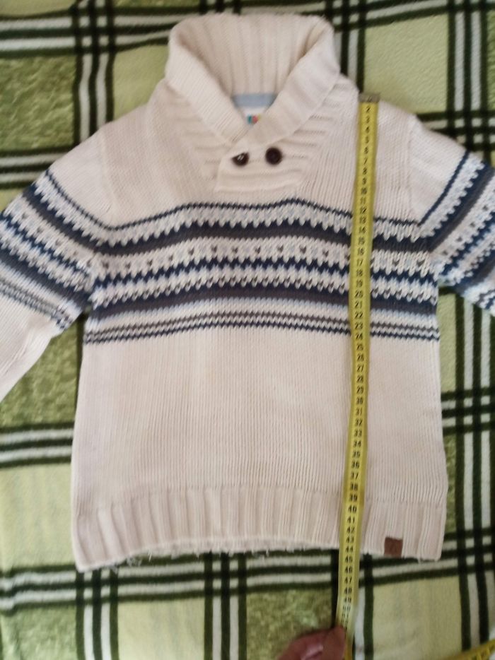 Продам очень классный свитерок на мальчика 6-7 лет