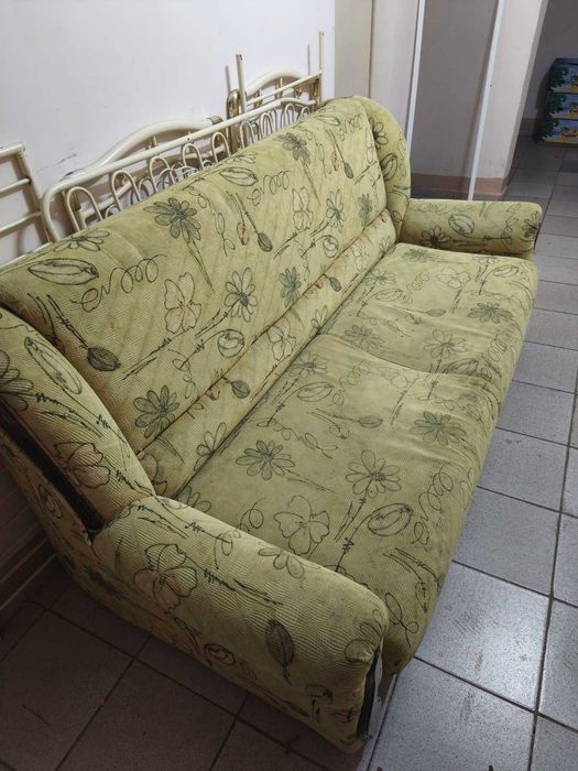 Віддам диван безкоштовно