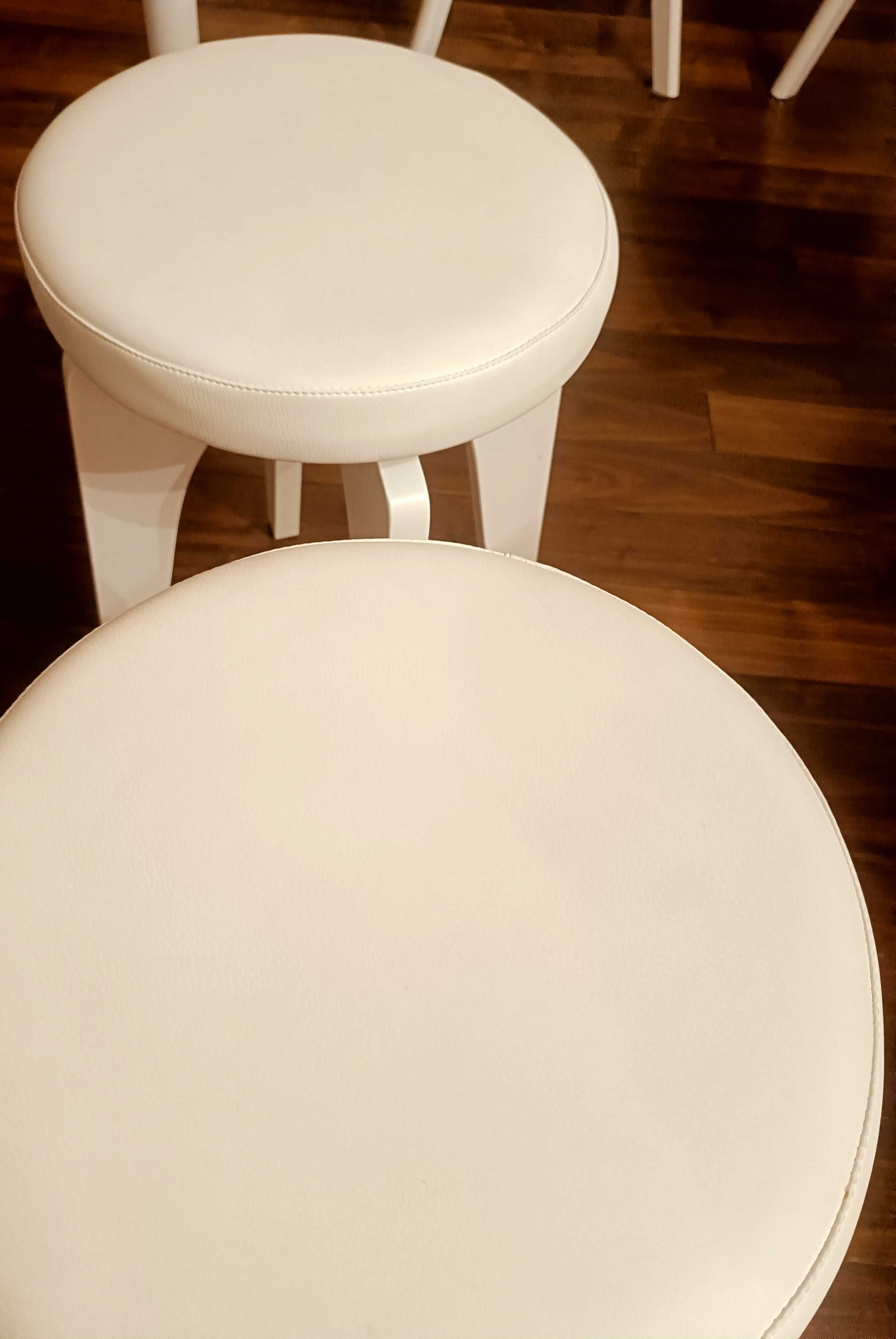 Sprzedam dwa taborety białe
