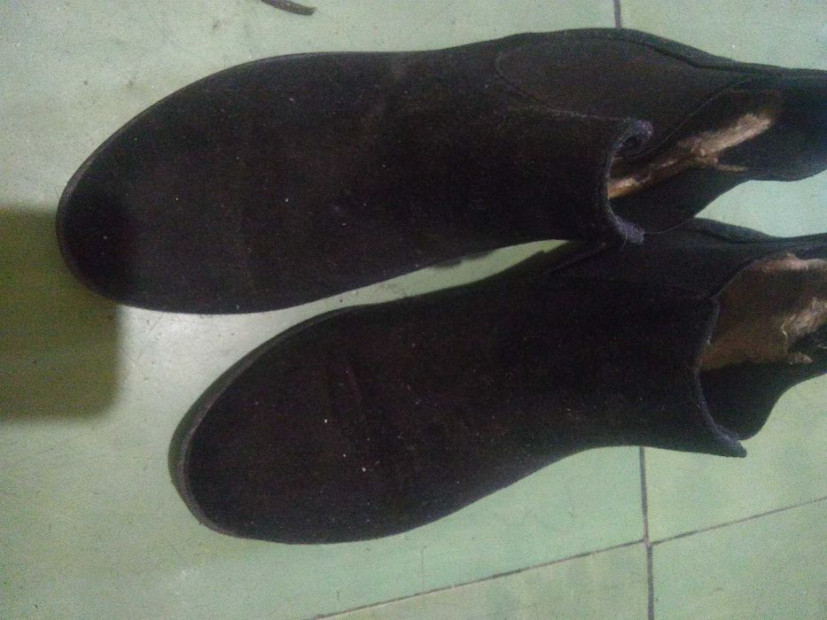 Продам фирменние зимние ботинки очень хорошие набуковие