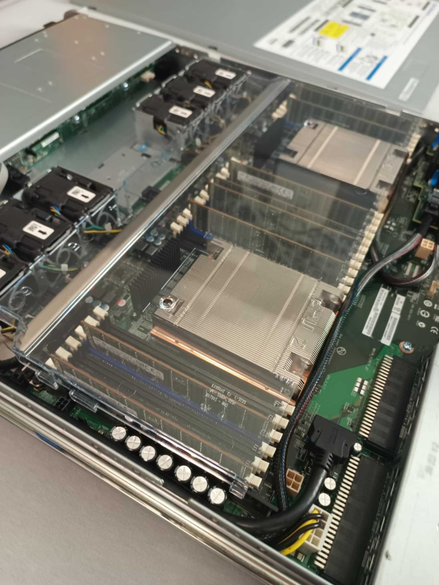 Serwer Intel S2600WT 2× Xeon E5-2640 v4 128 GB RAM 2×750 W PSU Szyny
