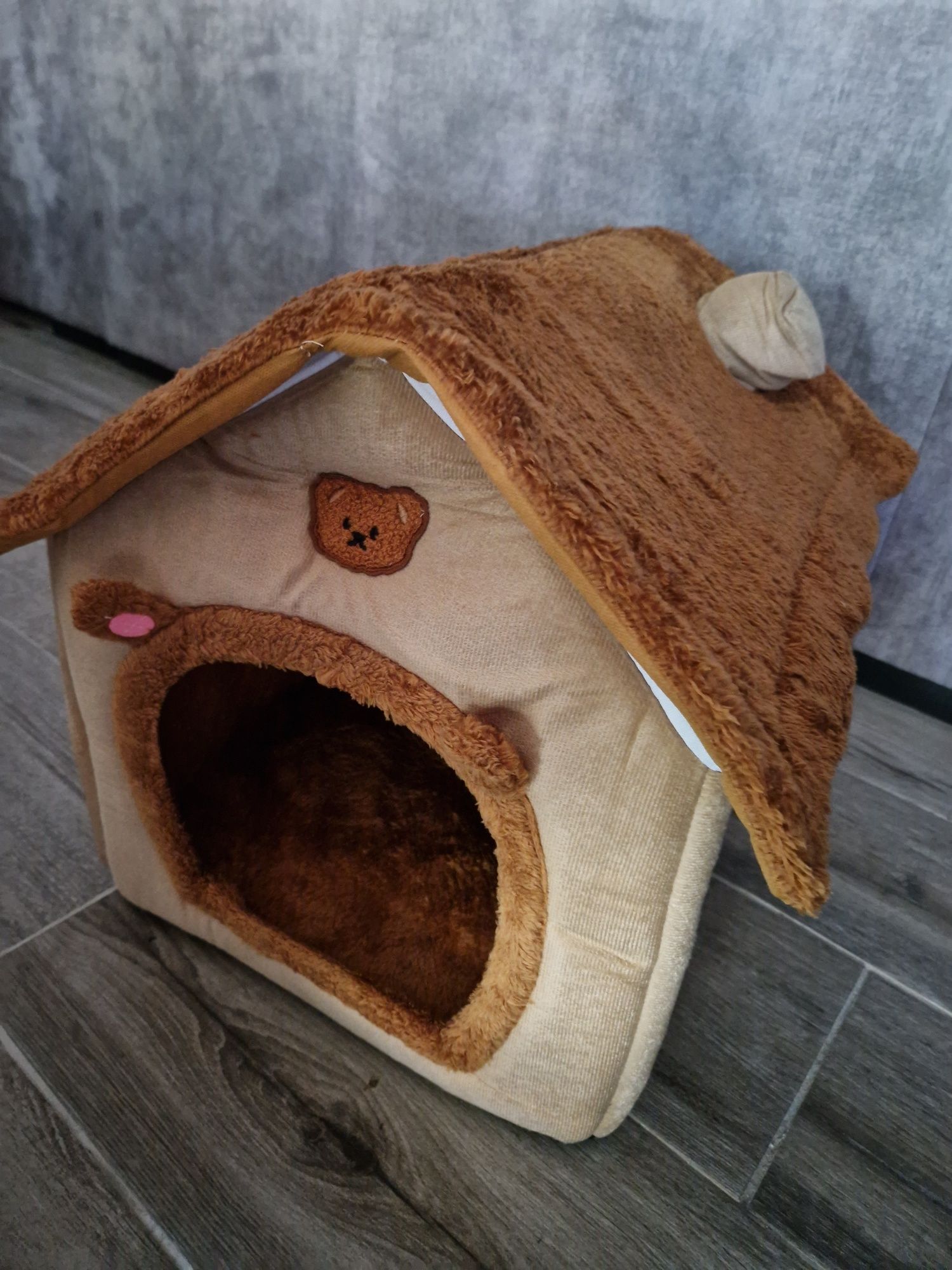 Casa de animal de companhia.  Nova