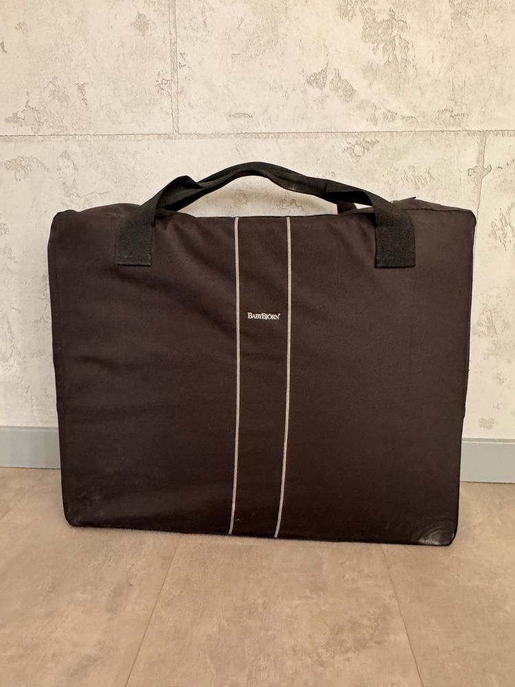 Łóżeczko turystyczne Babybjorn Light z materacem