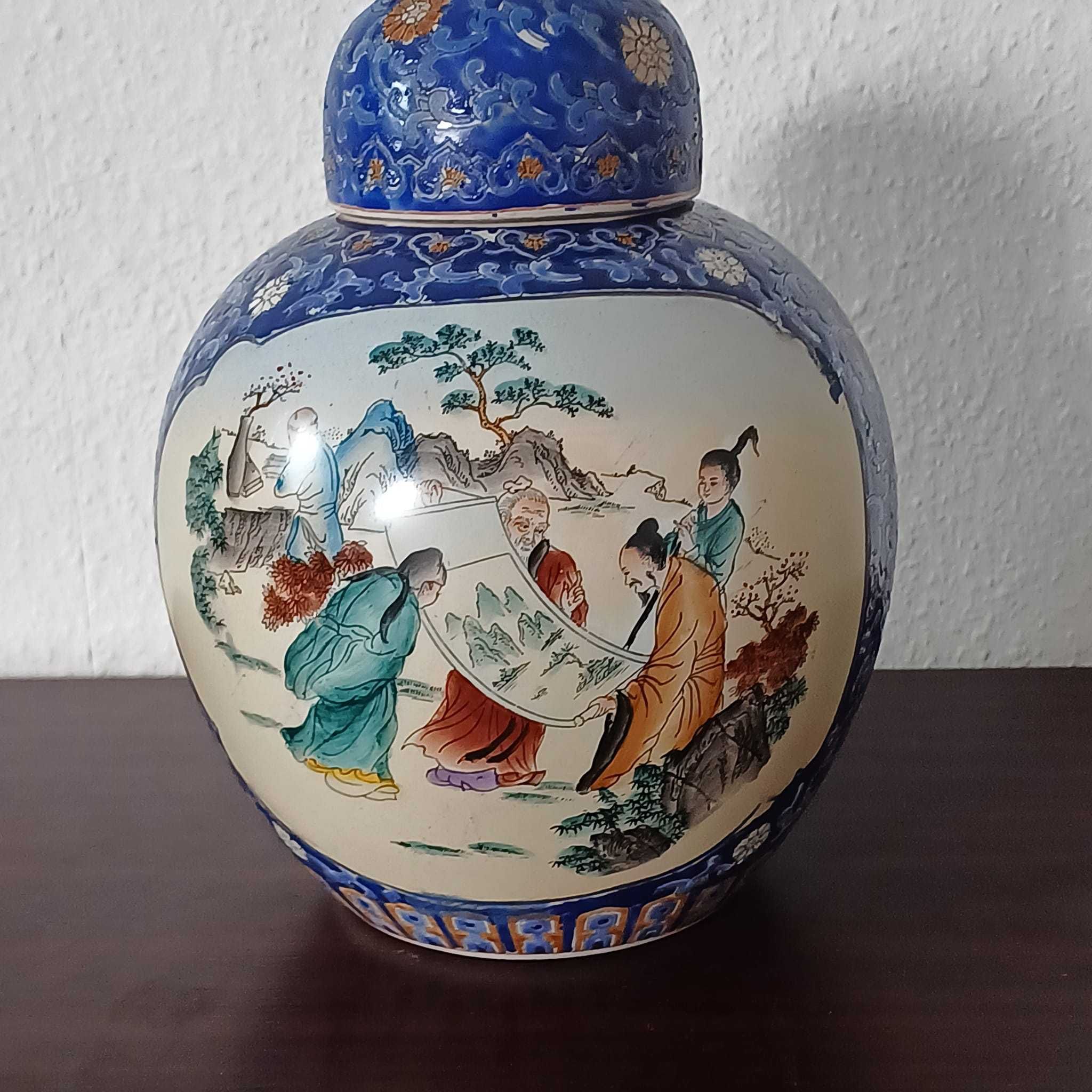 Крита китайська стровинна ваза в синіх тонах.