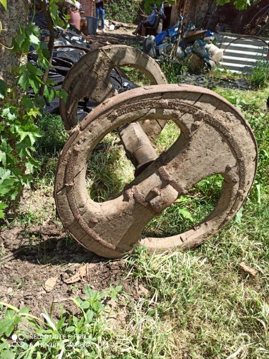 Rodeiro de Carro de Bois Antigo