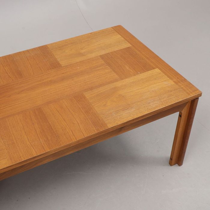 Stolik kawowy ława szwedzki orzechowy, druga połowa XX wieku