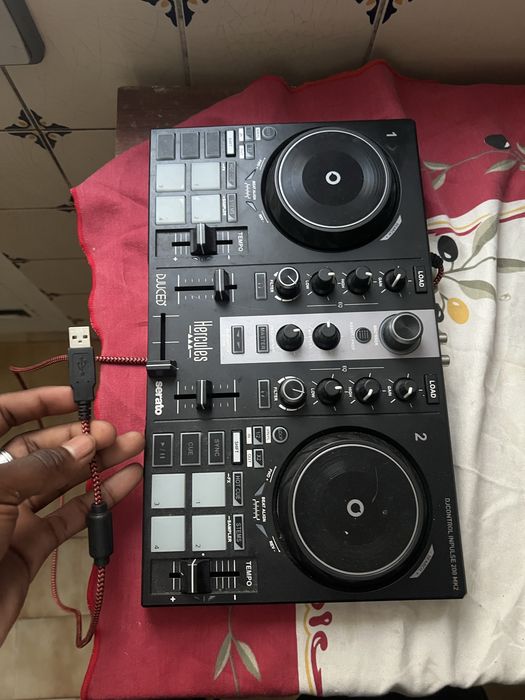 Controlador DJ Hercules DJControl inpulse 200 MK2