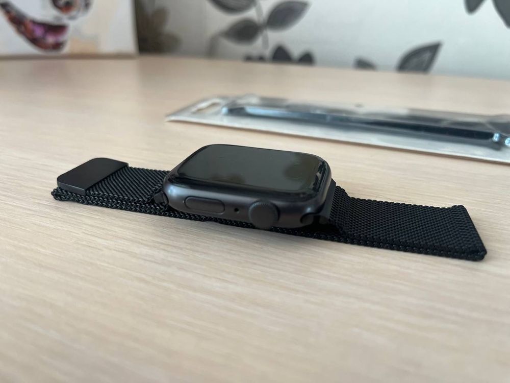 Продам Apple Watch SE GPS 44 Black