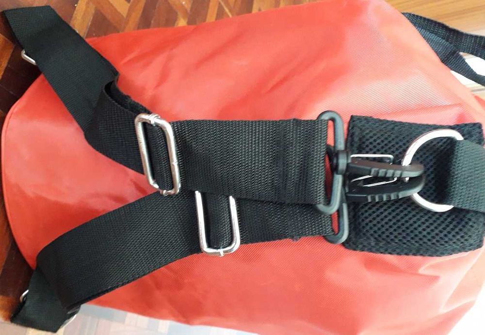 Saco de viagem vermelho