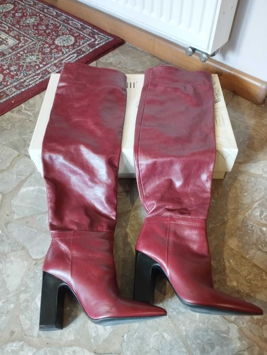 Bordowe skórzane kozaki