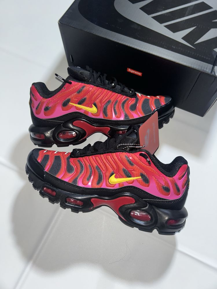 Nike Tn x Supreme