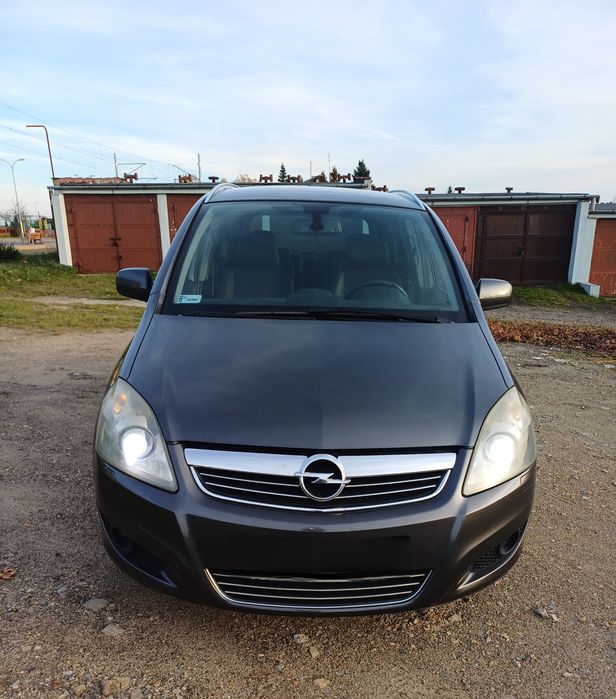 Opel Zafira B 1.8 Benzyna + LPG,  grudzień 2009 r., wersja Cosmo, 7-os