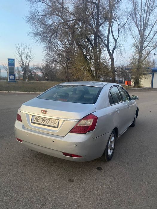 Срочно Продам Джили емгранд ес7 в хорошем состоянии