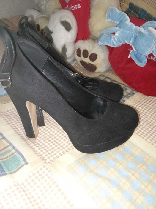 Sapatos de salto alto