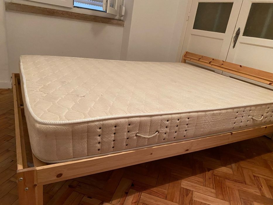 Cama de casal com colchão