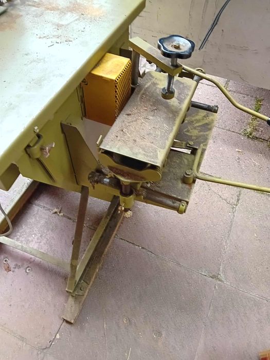 Pila stolowa krajzega