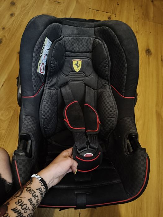 Fotelik samochodowy Ferrari
