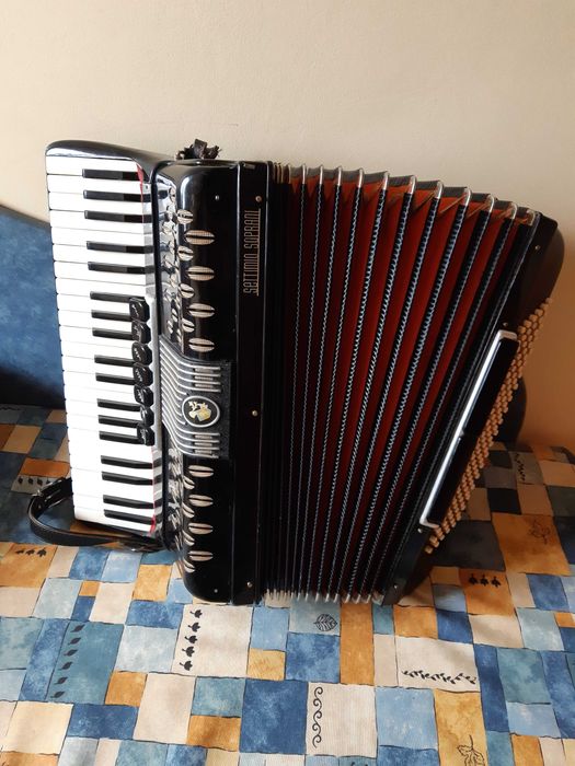 Sprzedam włoski akordeon 120 basowy strój: 16+8+8+8
