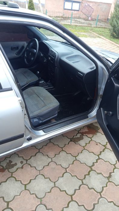 Продам нісан сані 1.4 1992г