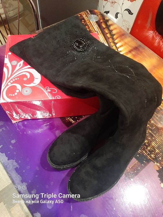 Продам нові ботфорди зимові.