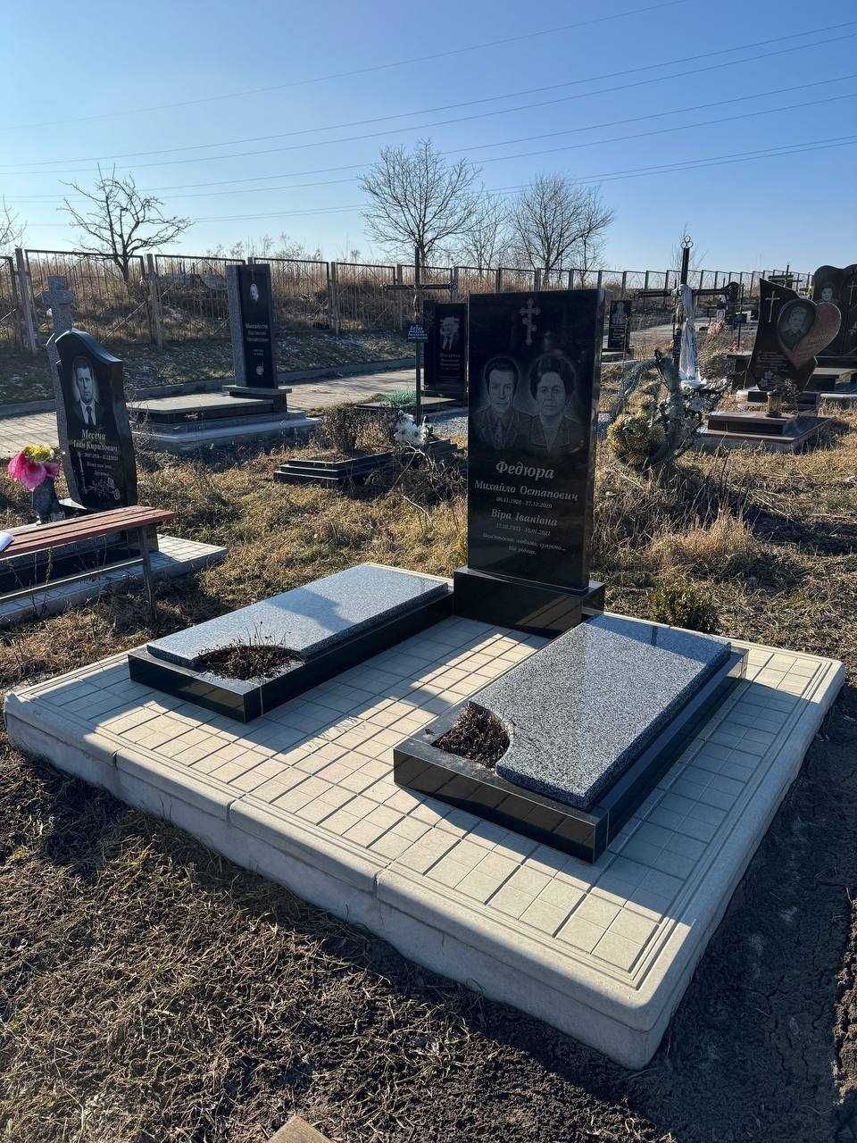 Бюджетні пам'ятники з НАТУРАЛЬНОГО ГРАНІТУ | Одинарні | Подвійні