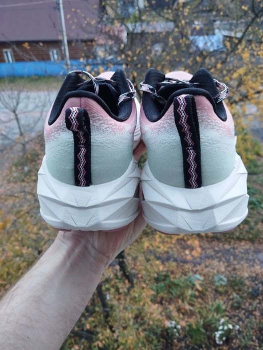 Кросівки Asics Novablast оригінал р.38