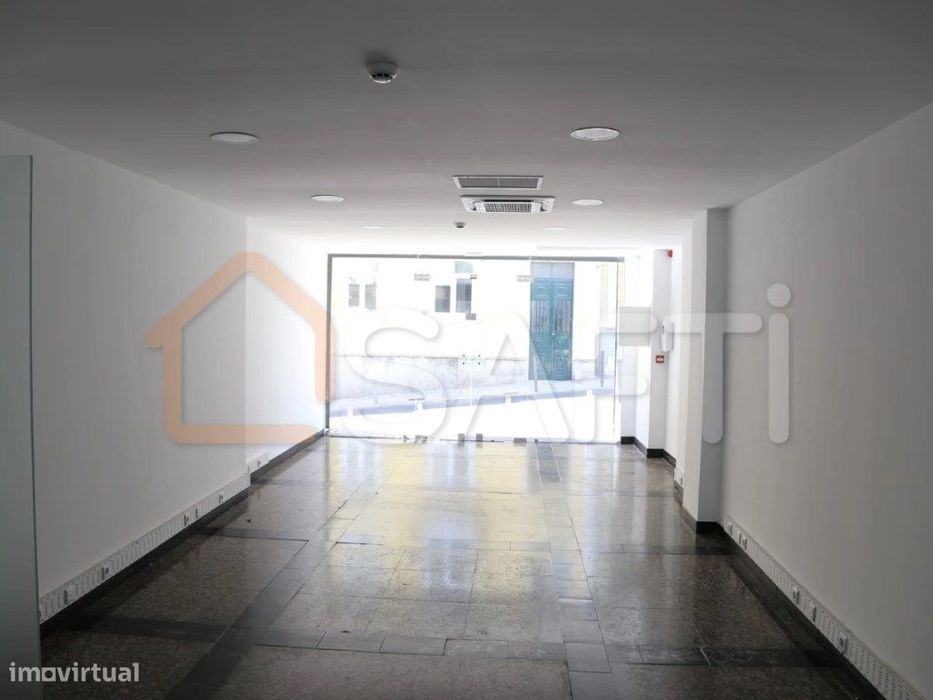 Espaço comercial à venda na Rua Barão de Sabrosa