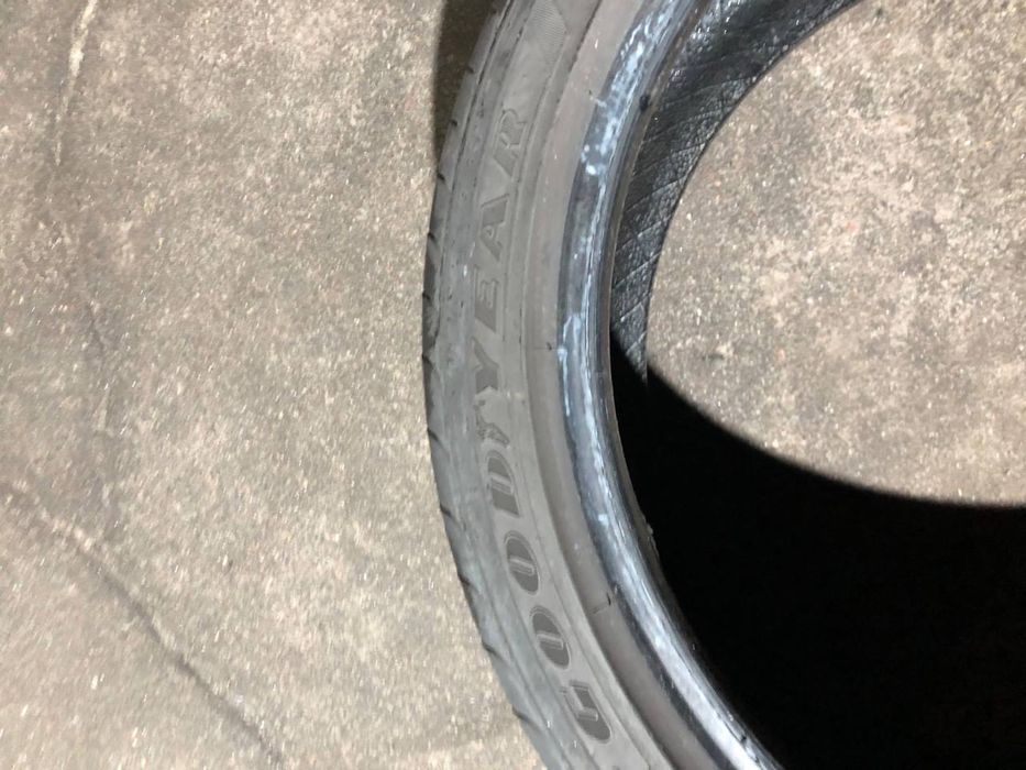 Пара зима/лето 235/40/19 goodyear