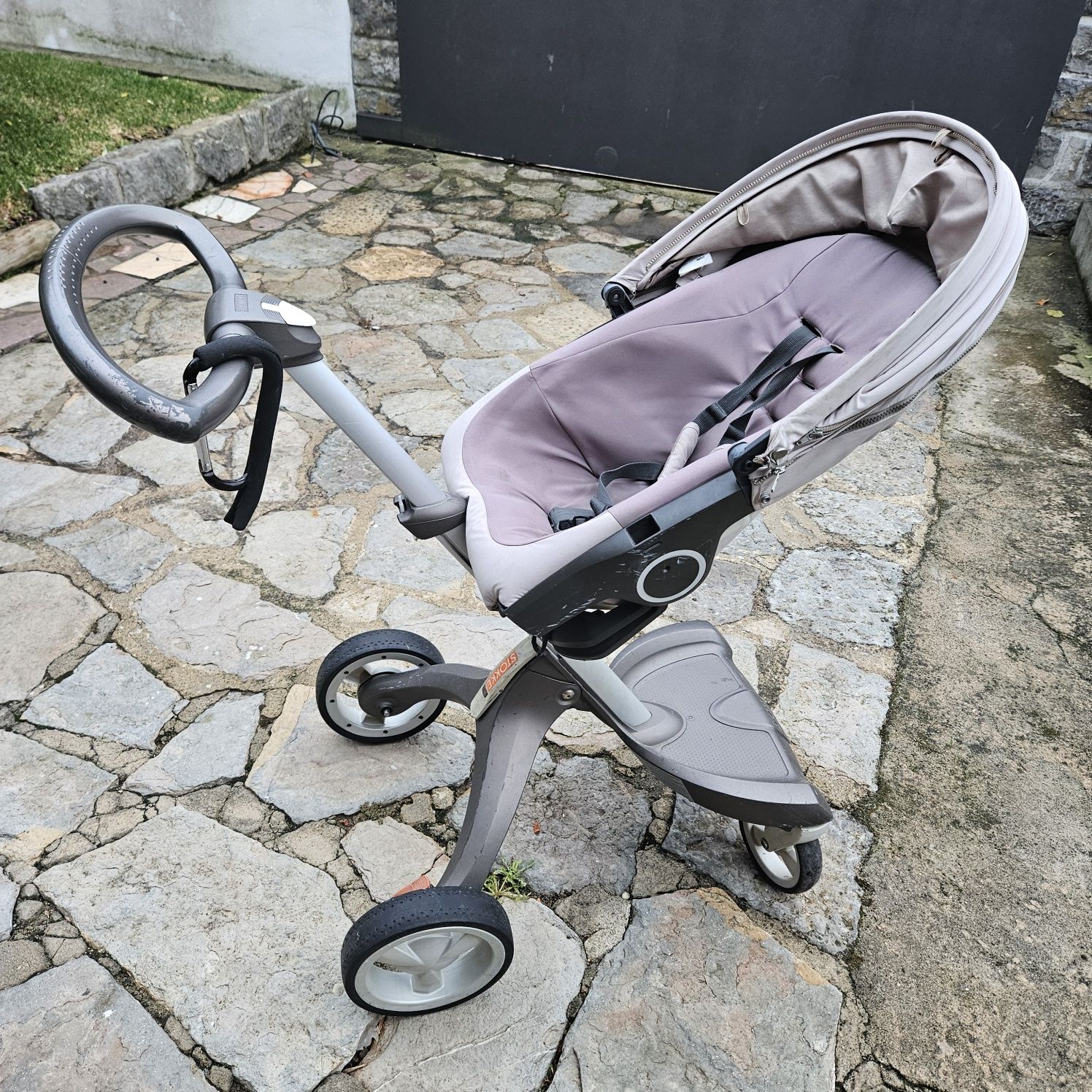 Carrinho Bebé e Alcofa Stokke Xplory