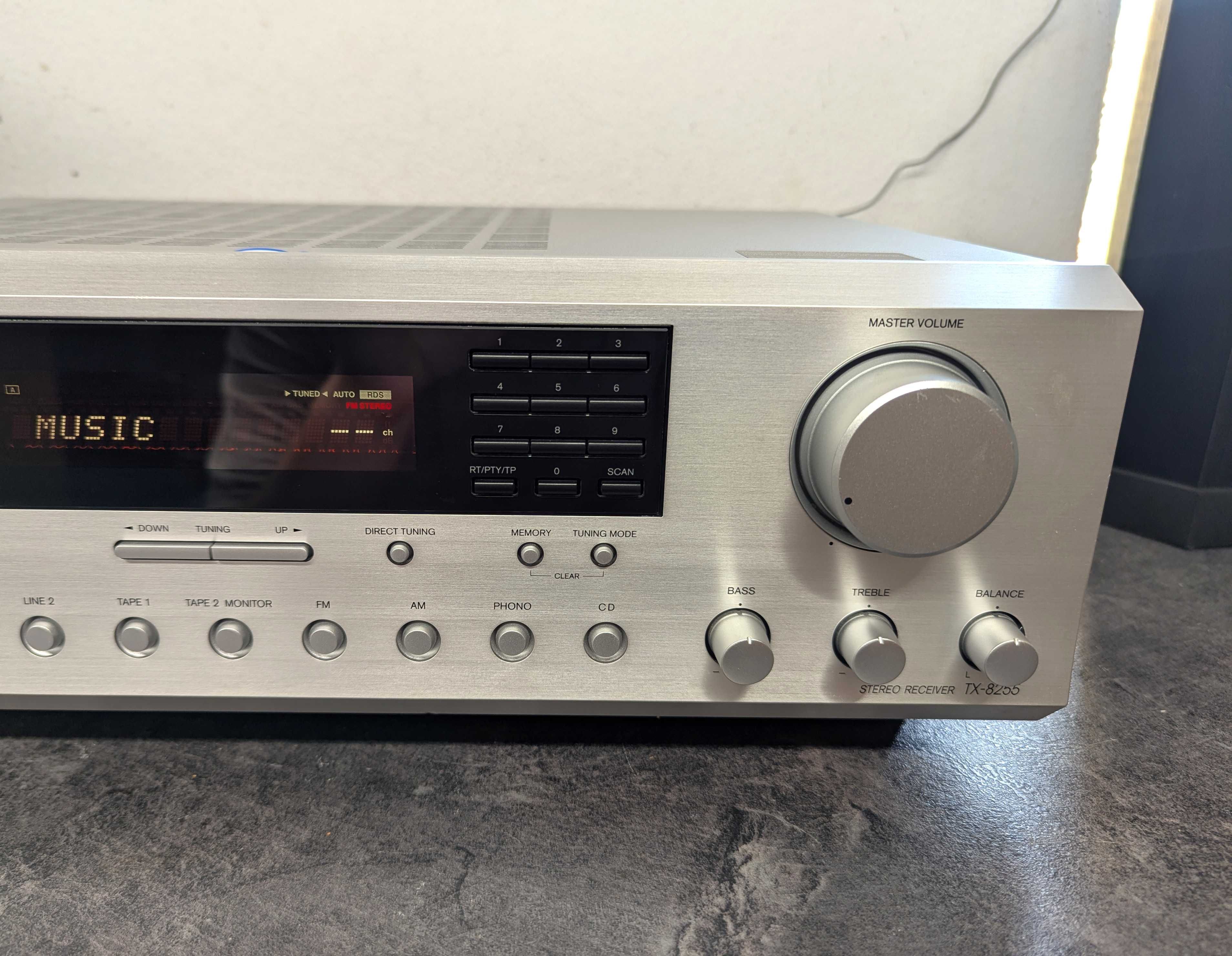 Cтерео ресивер Onkyo TX-8255.