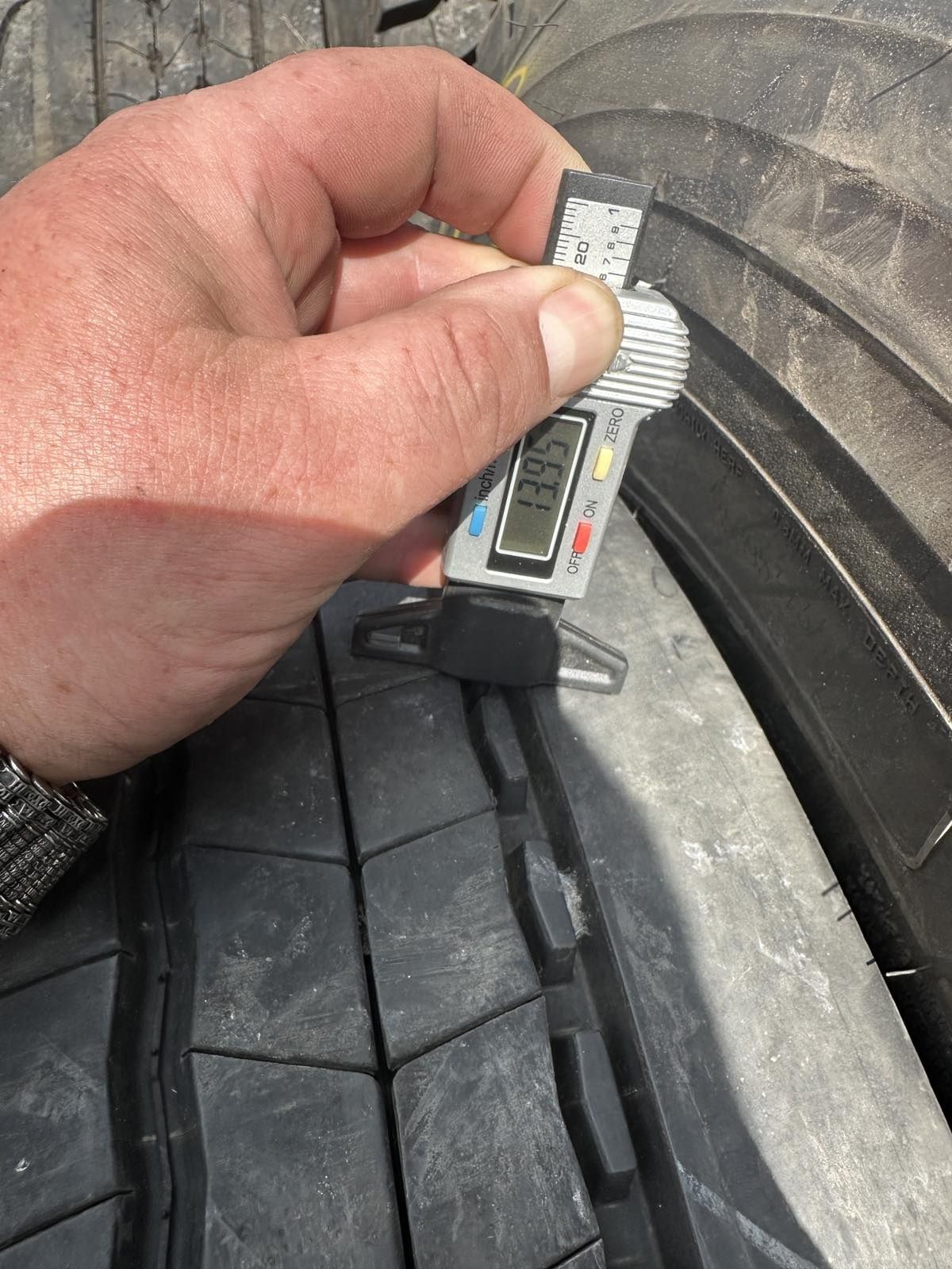 Шини 315 80 22.5 Michelin руль
