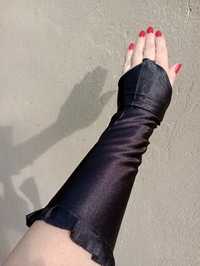 Czarne rękawiczki długie na palec