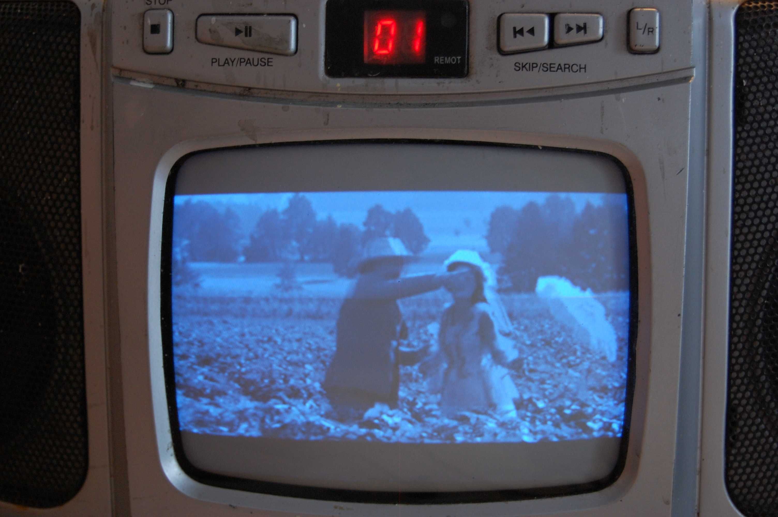 Bombox z telewizorem MISTRAL model VCDTV-2B