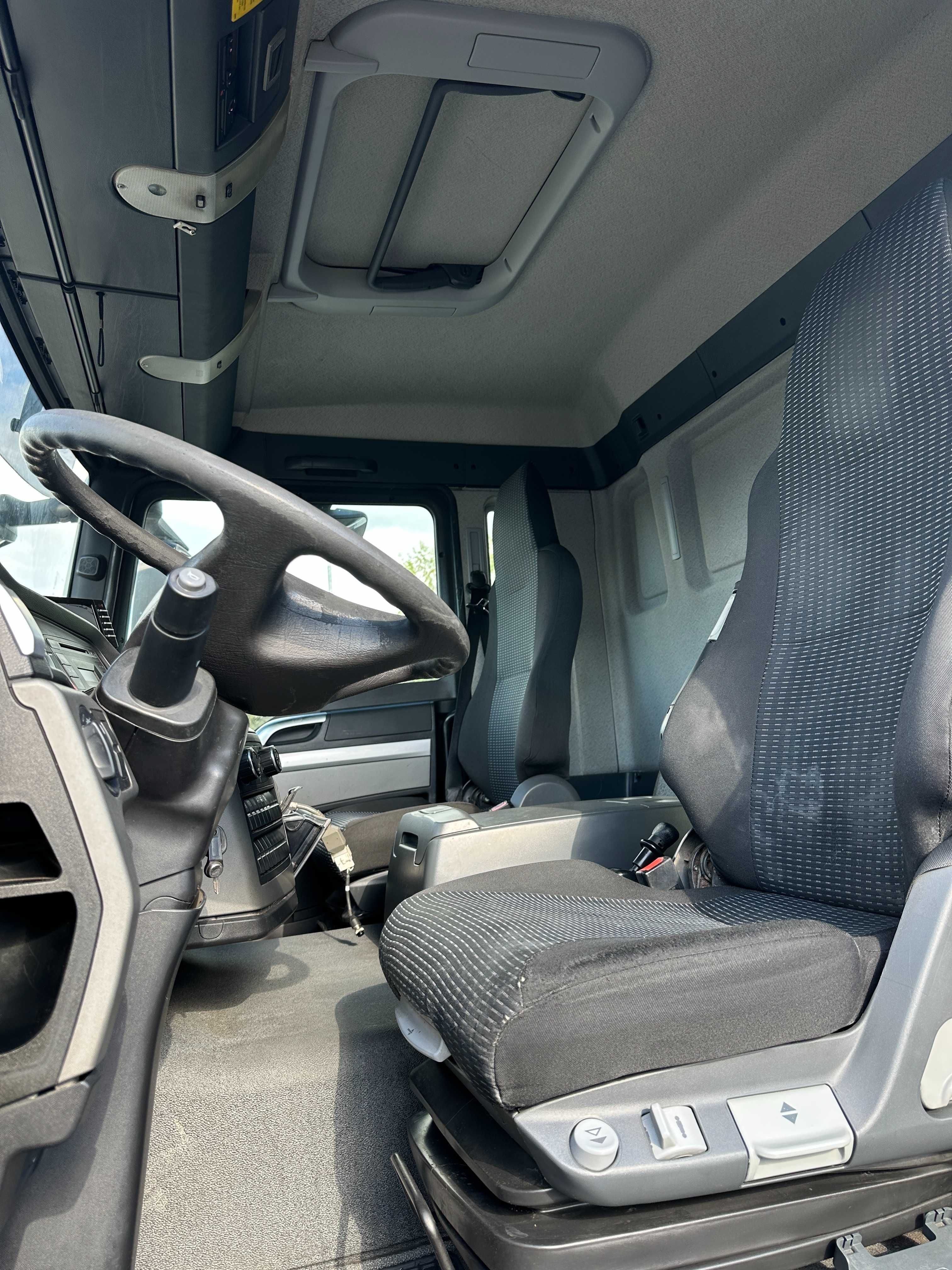 Ciężarówka do przewozu kontenerów MAN TGX 13.360. Euro 5.
