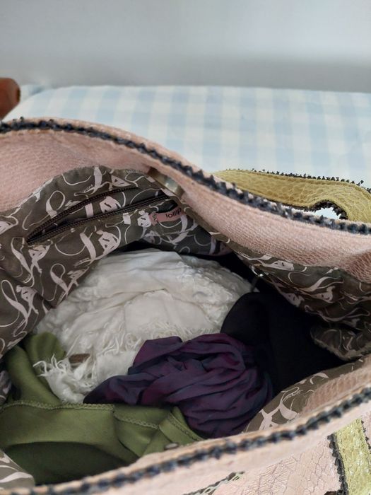 Vendo mala de senhora