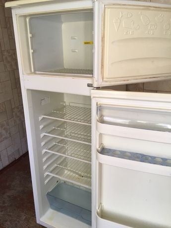 Холодильник Векко(не работает ,морозилка морозит отлично)
