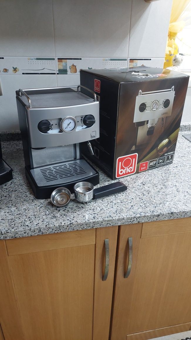 Vendo máquina de café de marca Briel