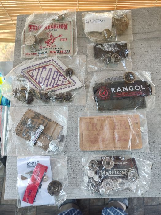 Пуговицы Бирки на джинсы. разные