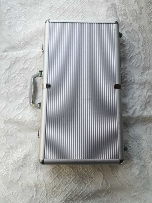 Mala rígida de plástico para maquilhagem ou jóias