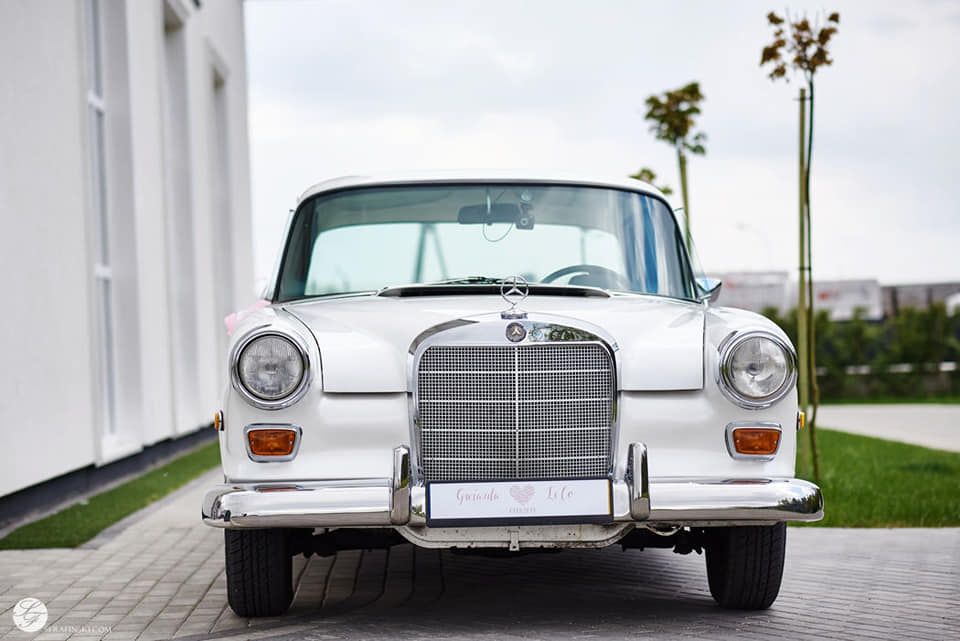 Auto do ślubu / samochód do ślubu Mercedes W110 biały skrzydlak retro