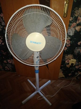 Продам вентилятор напольный домашний Scarlett