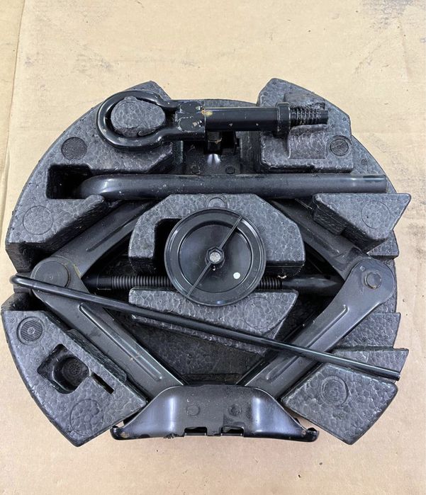 Домкрат, ключ, крюк Ford Focus 3