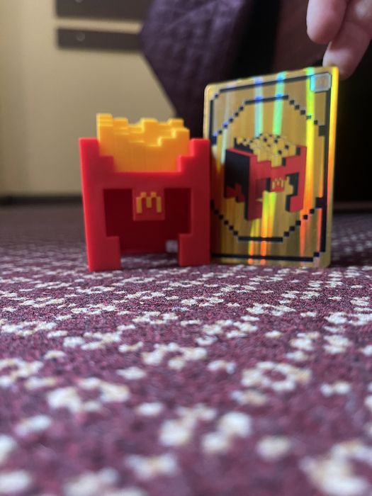 Іграшка макдональдс