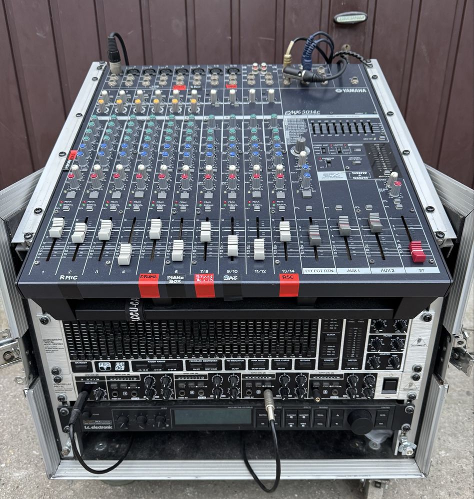Yamaha EMX5014C powered mixer