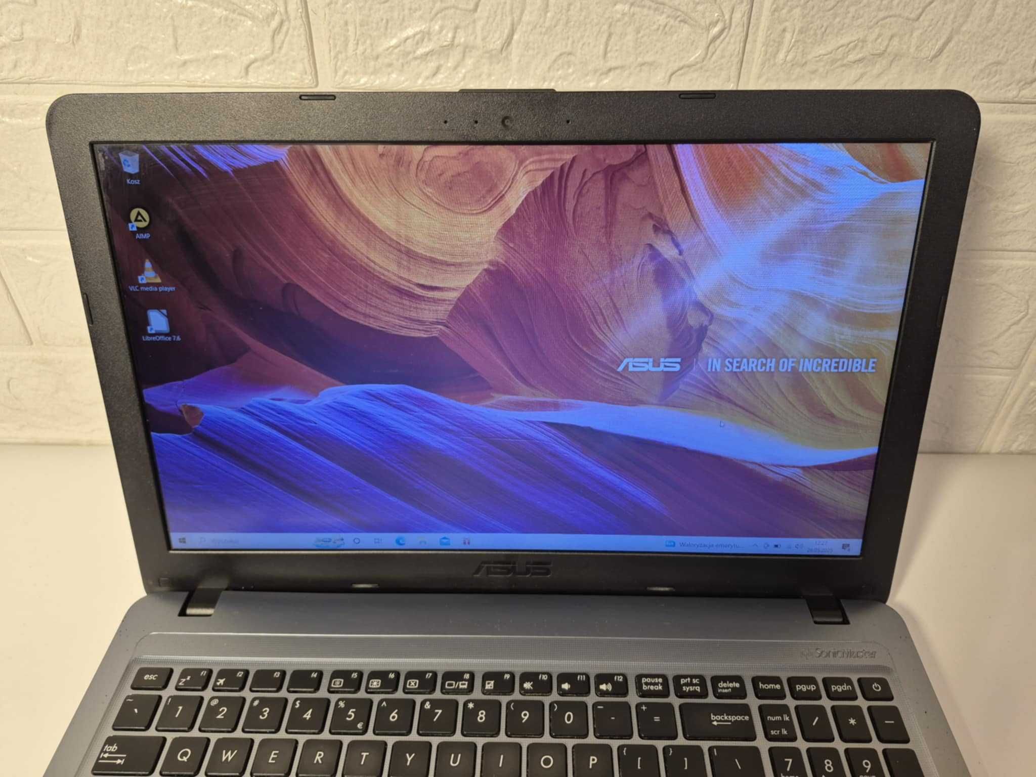 ASUS R540Y AMD A8-7410/8GbDDR/512SSD/AMD-R5/ BateriaOK