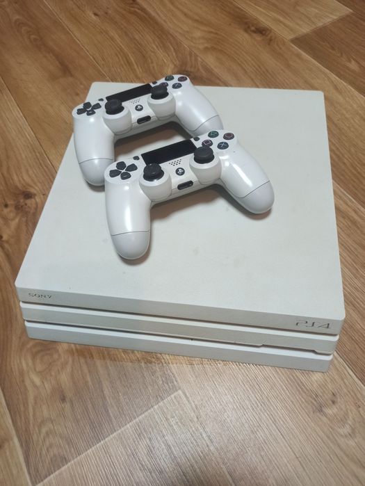 Продам PS4 1TB білий та чорний