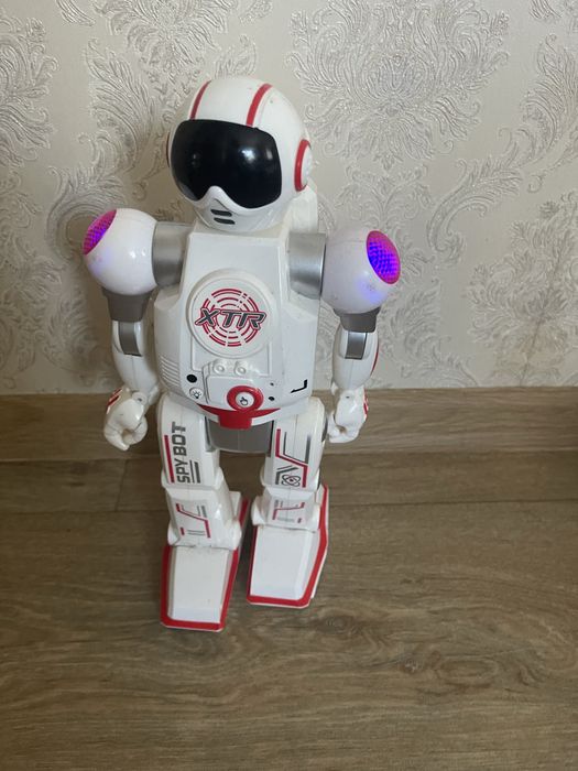 Продам робота на керуванні з пультом на батарейках