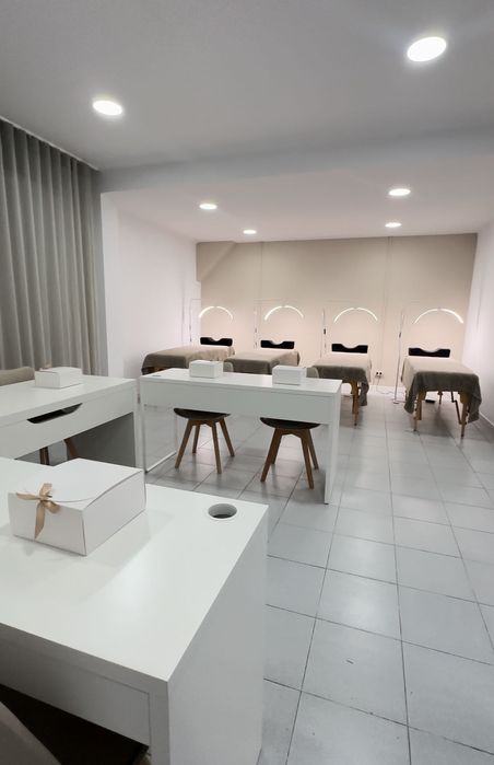 Arrendo Gabinetes e Sala para Formação