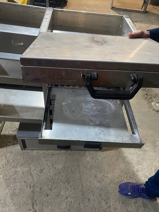 Стілажи полкі оборудування для автомобілів в грузовий вітсік з шухляда