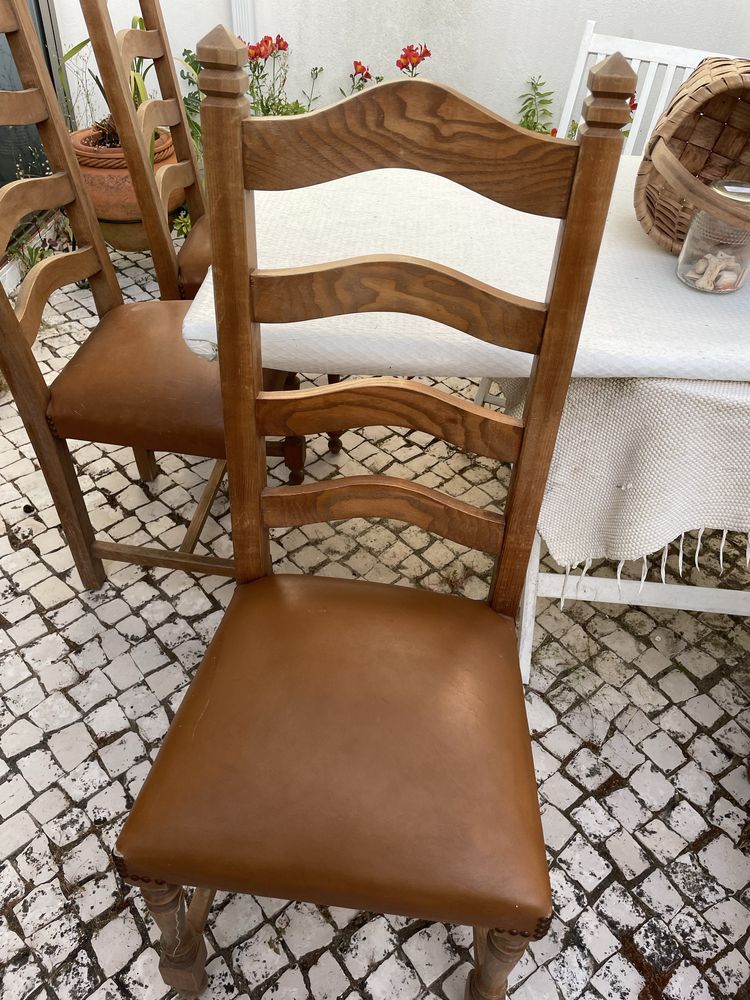 Mesa de madeira de Castanho e 6 cadeiras